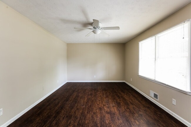 Foto del edificio - 4649 Danna Dr