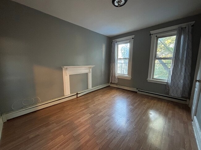 Building Photo - 439 Marshall St