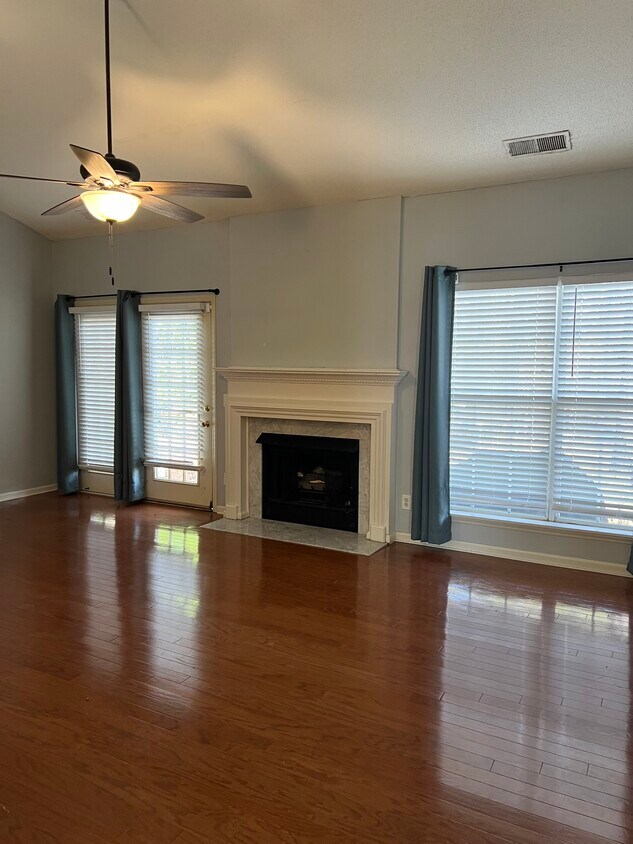 Foto del edificio - 1349 Windsor Ridge Dr