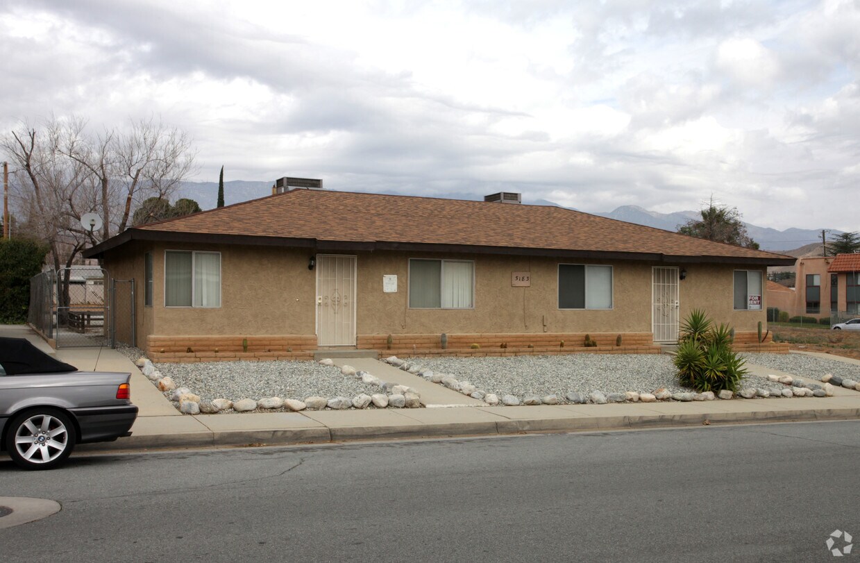 Foto del edificio - 5183 W Wilson St
