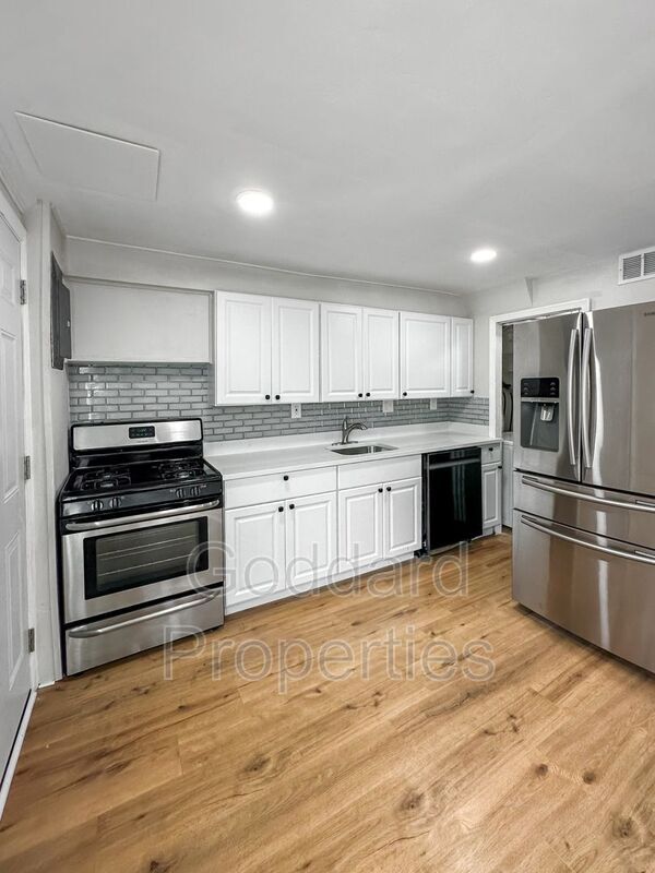 Building Photo - 2073 Larkhall Rd