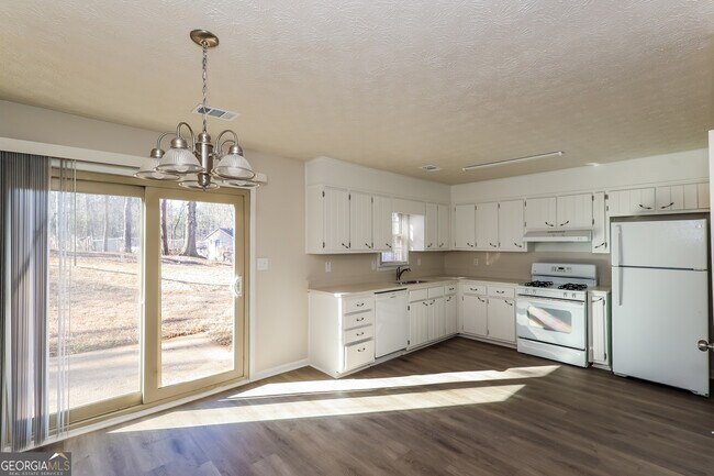 Building Photo - 1070 Salisbury Trail