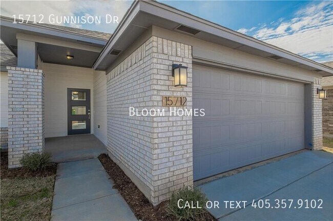 Foto del edificio - 15712 Gunnison Dr