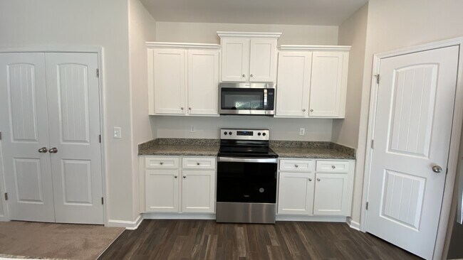 Foto del edificio - 6221 Ahoskie Dr