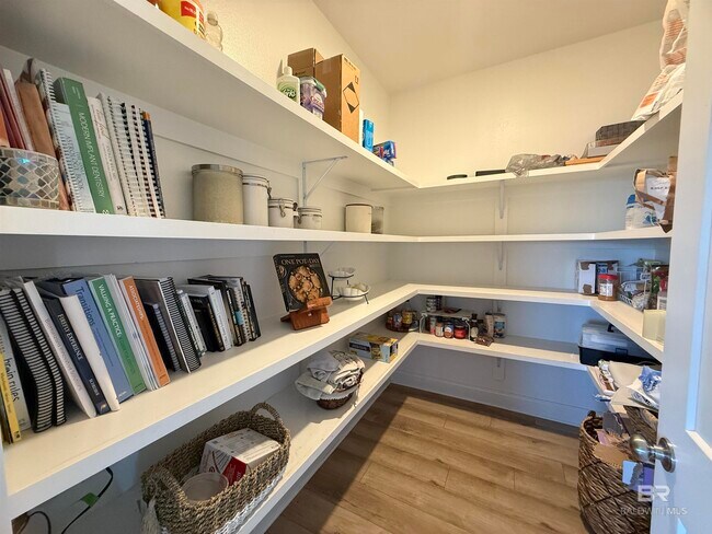 Foto del edificio - 24590 Loring Cir