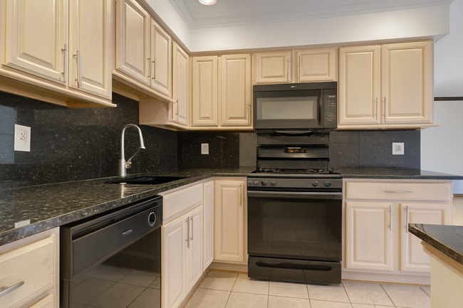 Building Photo - 532 Gia Cir