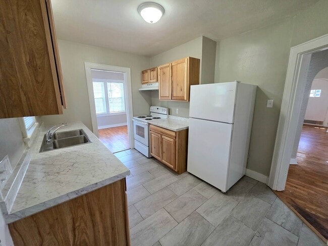 Building Photo - Charming 3 Bedroom / 1 Bath House with Ori...