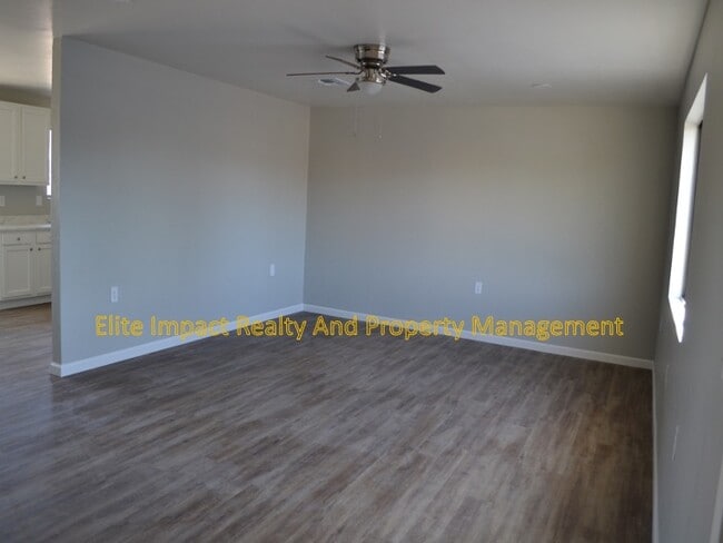 Photo - 420 E Flores St House