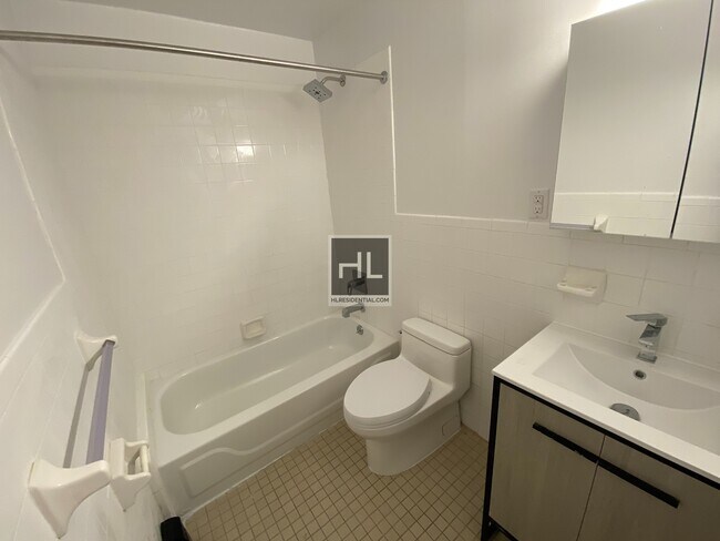 Building Photo - 345 Chauncey St. Unit #2R