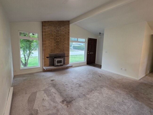 Building Photo - Lynnwood 3 Bedroom Rambler with Fenced Yard - Pets Welcome