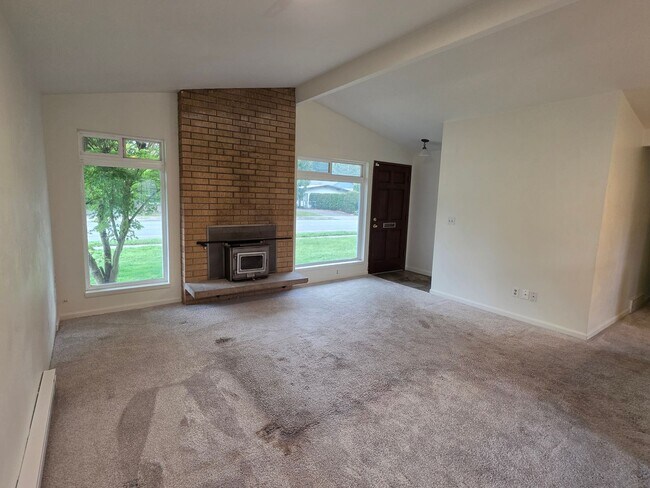 Foto del edificio - Lynnwood 3 Bedroom Rambler with Fenced Yard - Pets Welcome