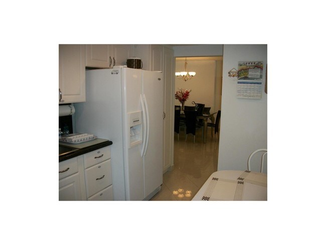Building Photo - 9511 Collins Ave