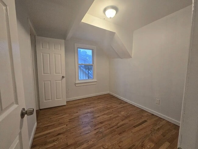 282 Schley Ave 3 - 281 Schley St