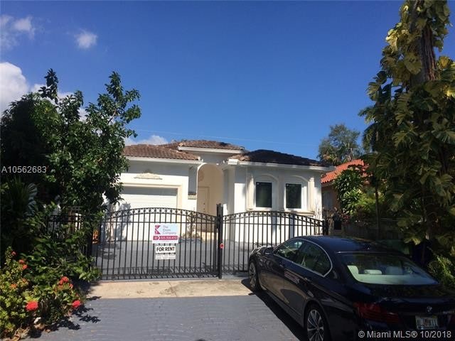 Foto principal - 1055 NE 85th St