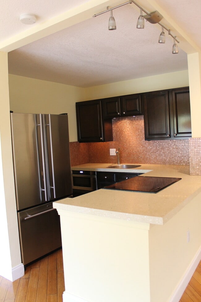 Building Photo - LUCERNE OAKS CONDO IN DOWNTOWN ORLANDO