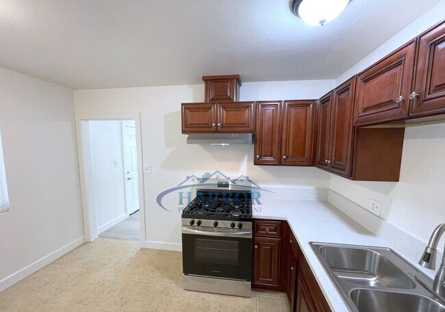 Foto del edificio - 840-842 1/2 W. Sepulveda Street