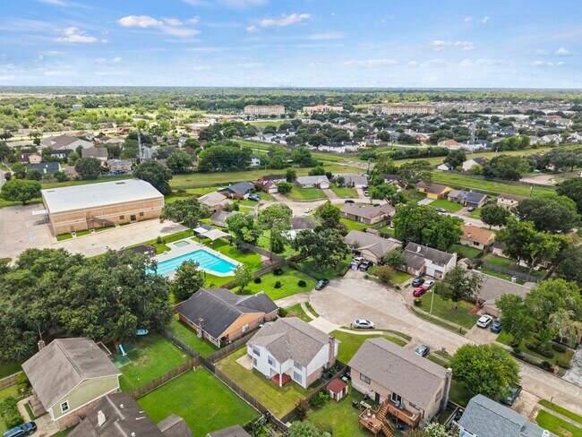Building Photo - 16723 Running Quail Ct