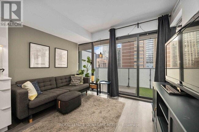 Photo du bâtiment - 185 Roehampton Ave