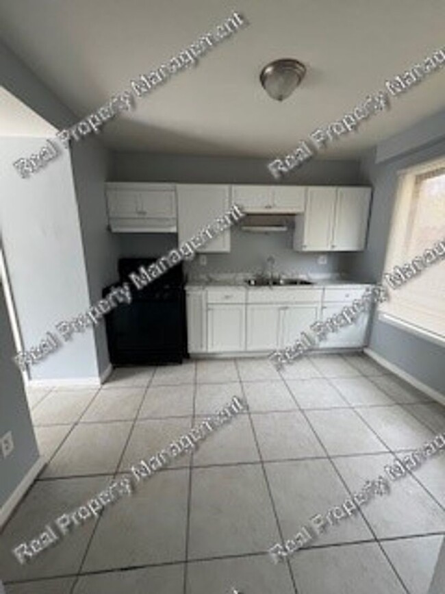 Foto del edificio - Updated 3 Bedroom Townhome