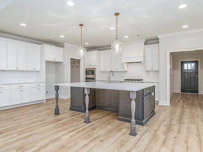 Building Photo - Beautiful 4 Bed, 2 Bath Home In Hidden Lakes!