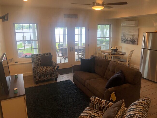 Living Room - 1727 Meriden Rd