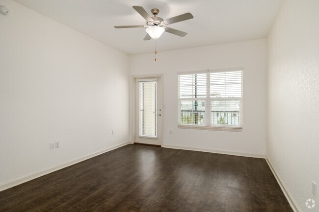 Verona - 2BR, 2BA - 931SF - Living Room - Treviso Grand