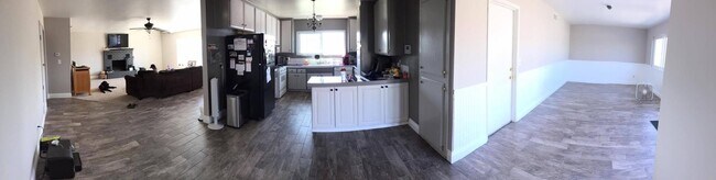 Cocina - 1630 Ionian St