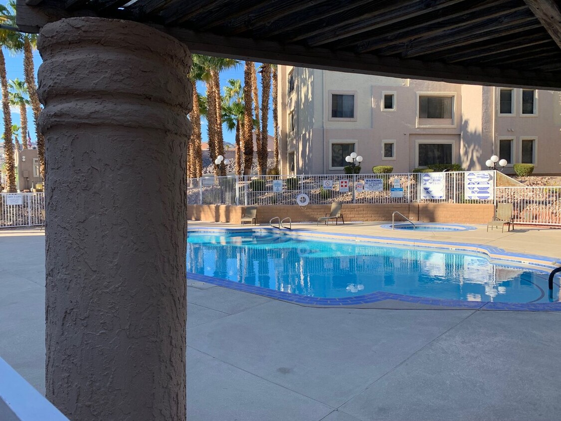 Foto principal - 2 bedroom condo in Laughlin!