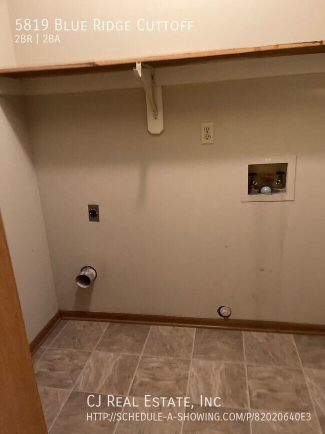 Foto del edificio - 5819 Blue Ridge Cutoff