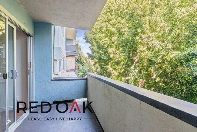Foto del edificio - Beautiful One Bedroom with Large Private B...