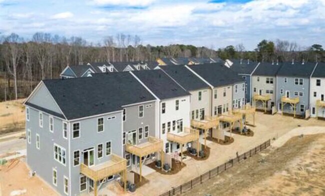 Foto del edificio - Room in Townhome on Dalton Ridge Pl