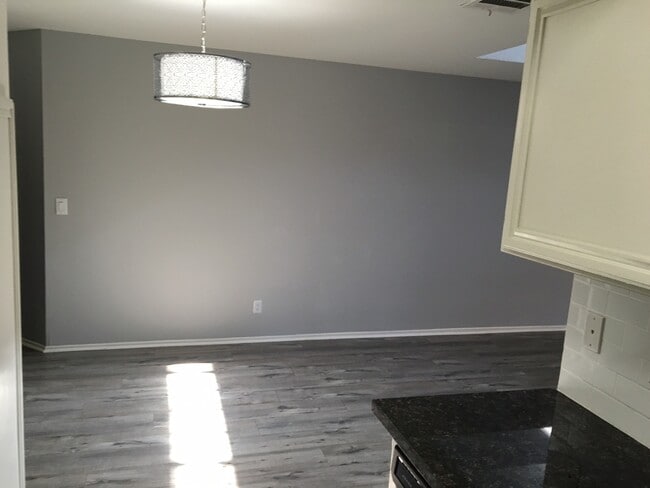 Building Photo - 5328 Riverton Ave