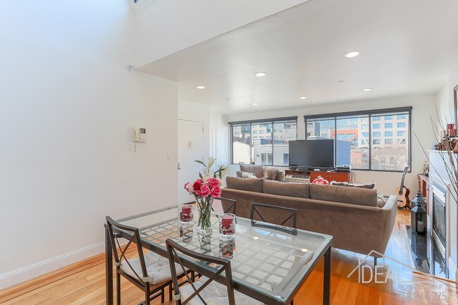 Foto del edificio - 76 Jefferson Street #4R