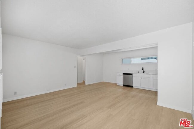 Foto del edificio - 2621 S Centinela Ave