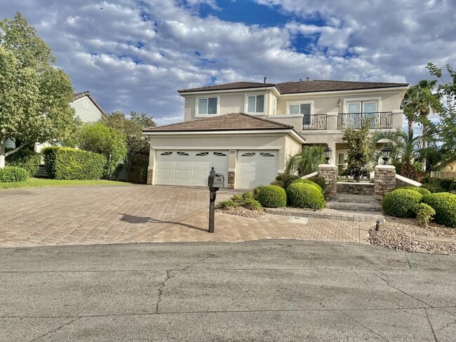 Building Photo - Luxurious 5-Bed, 4-Bath Fully Furnished Home in Henderson-