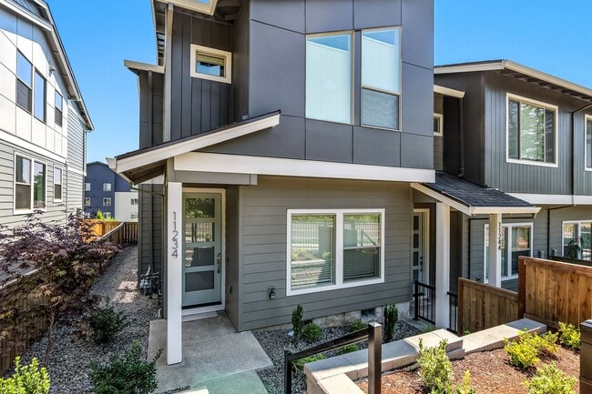 Building Photo - Brand New Townhome in Pleasant Valley Vill...