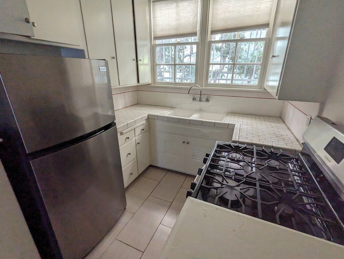 Primary Photo - 346 N Palm Dr