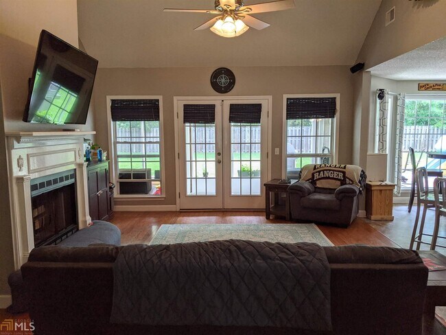 Building Photo - 806 Plantation Dr