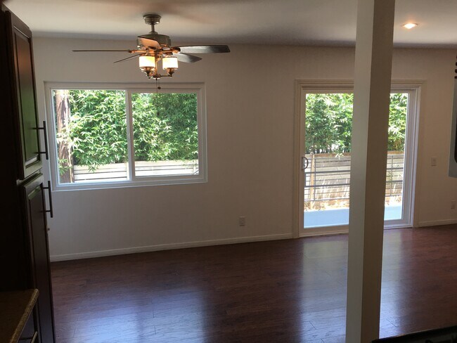 Building Photo - 708 Huntley Dr