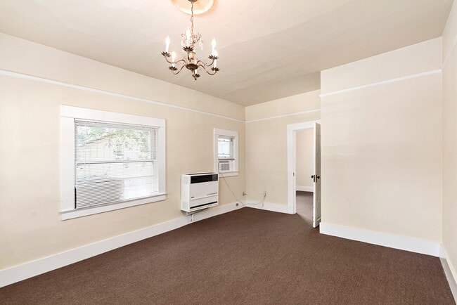 Building Photo - 812 W 1st St