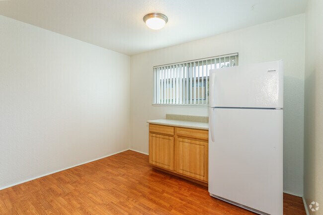 2HAB, 1BA - 908SF - The Drake and Anderson Court