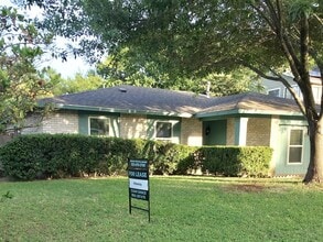 Building Photo - 10806 Humington Dr