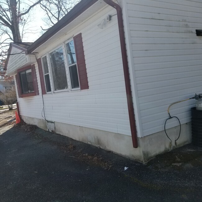 Building Photo - 206 Leap St