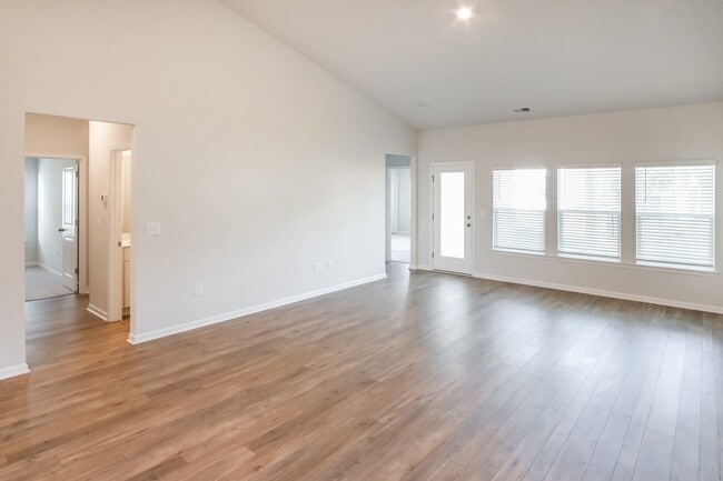 Foto del edificio - 492 Craigflower Ct