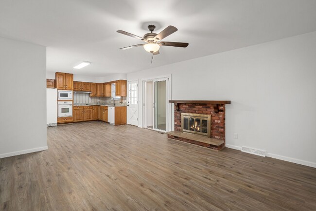 Building Photo - 13900 Evan Aire Dr