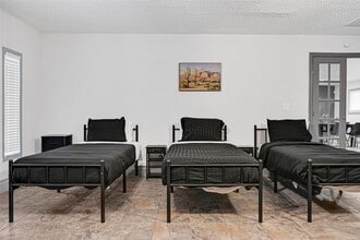 Building Photo - 1806 Clayton Dr