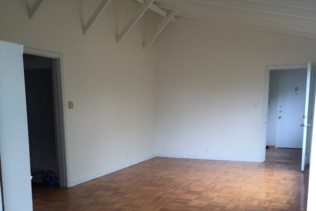 Building Photo - 743 Vernon Ave