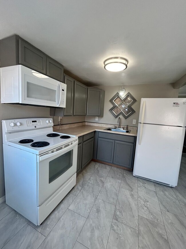 Building Photo - Large 1 bed 1 bath in downtown Hamilton
