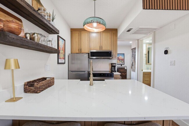 Foto del edificio - 860 S Village Rd