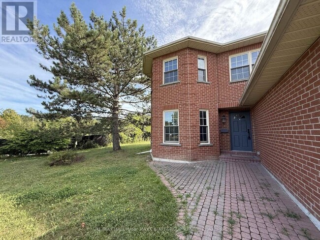 Building Photo - 243 Murray Dr